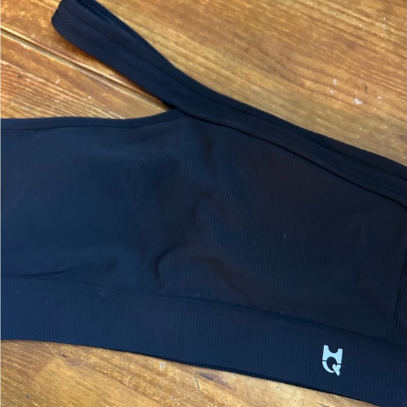 Black One-Shoulder Ribbed Top - Picture 2 of 3